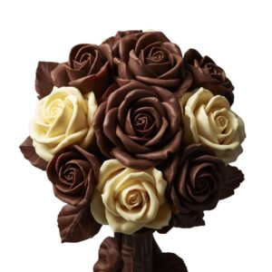 Arreglo artesanal de fresas cubiertas de chocolate en forma de rosas